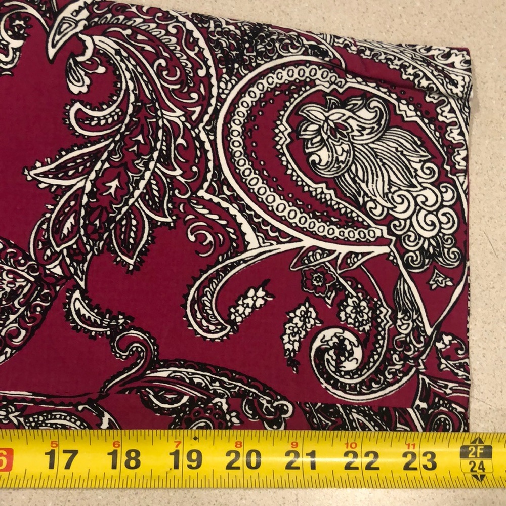 TALBOTS PAISLEY PRINT CROPPED PANTS FUCHSIA BLACK WHITE SIZE 8P - Picture 10 of 13